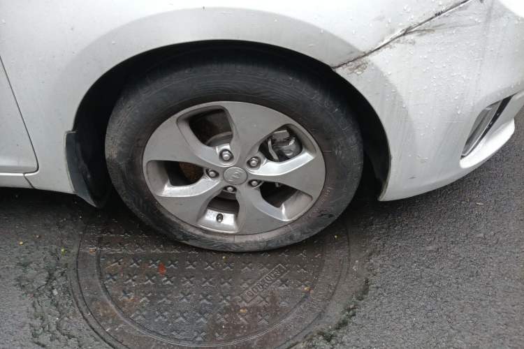 Used Kia Carens 2013 2.0L 7-Seater Automatic Comfort Edition China IV Standard Right Front Wheel Hub