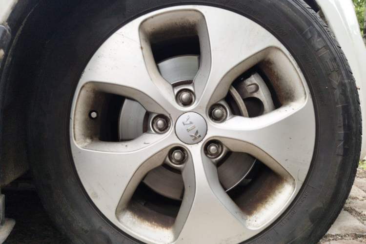 Used Kia Carens 2013 2.0L 7-Seater Automatic Standard Version China V Standard Right Front Wheel Hub