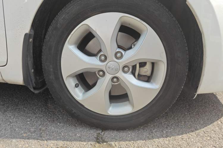 Used Kia Carens 2013 2.0L 7-Seater Automatic Comfort Edition China V Standard Right Front Wheel Hub