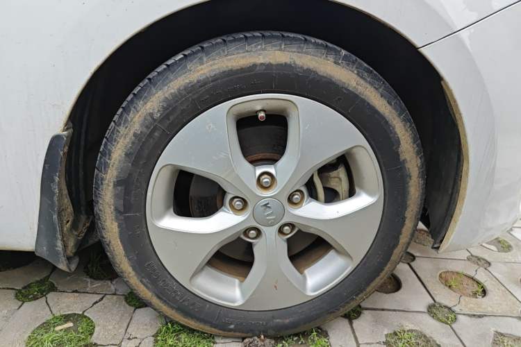 Used Kia Carens 2013 2.0L 5-Seater Automatic Standard Version China V Standard Right Front Wheel Hub