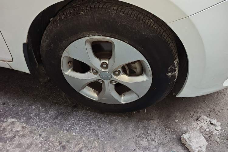 Used Kia Carens 2013 2.0L 5-Seater Automatic Standard Version China IV Standard Right Front Wheel Hub