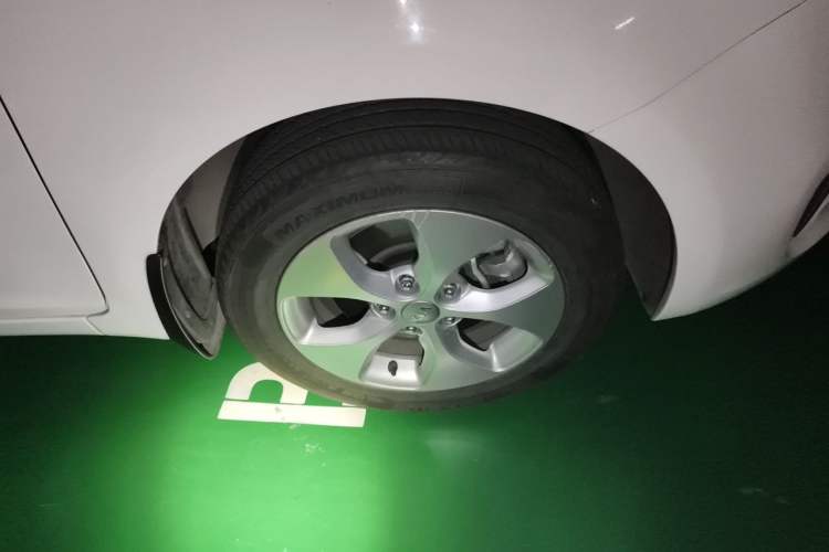Used Kia Carens 2013 2.0L 7-Seater Automatic Comfort Edition China IV Standard Right Front Wheel Hub