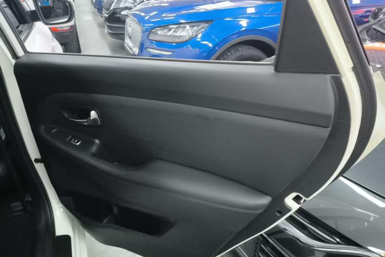 Used Kia Carens 2013 2.0L 7-Seater Automatic Comfort Edition China V Standard Right Rear Door Interior