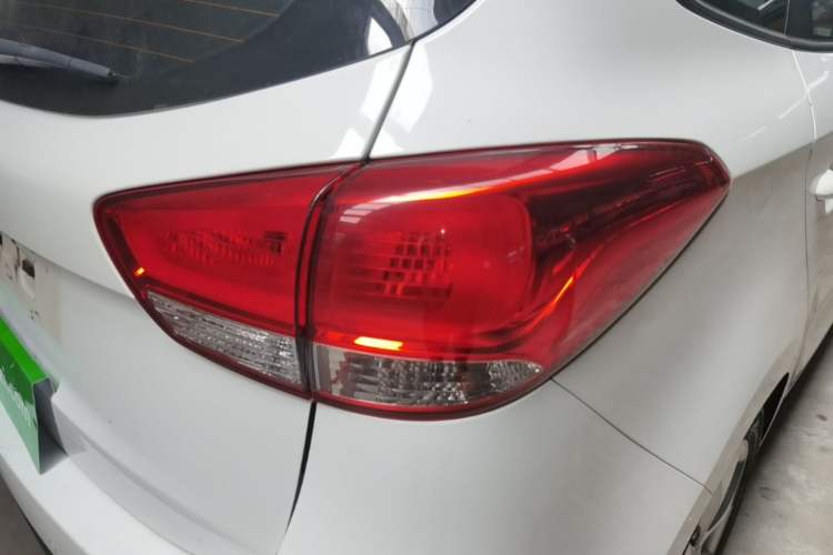Used Kia Carens 2013 2.0L 7-Seater Automatic Standard Version China IV Standard Right Rear Taillight