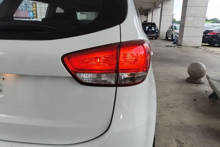 Used Kia Carens 2013 2.0L 7-Seater Automatic Standard Version China IV Standard Right Rear Taillight