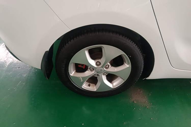 Used Kia Carens 2013 2.0L 5-Seater Automatic Standard Version China IV Standard Right Rear Wheel Hub