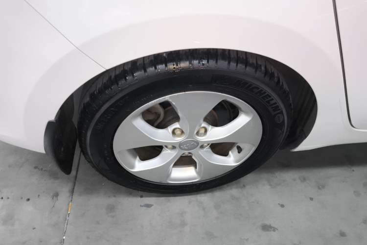 Used Kia Carens 2013 2.0L 7-Seater Automatic Comfort Edition China V Standard Right Rear Wheel Hub