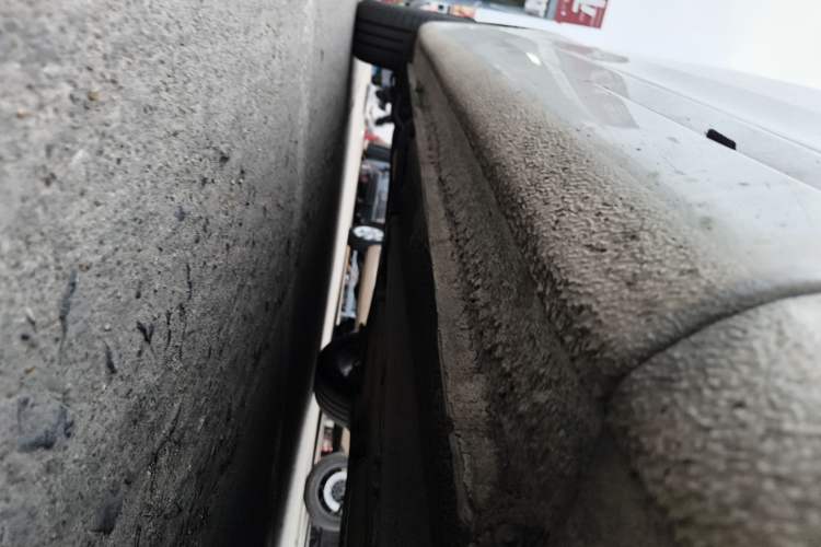Used Kia Carens 2013 2.0L 7-Seater Automatic Standard Version China IV Standard Right Side Sill