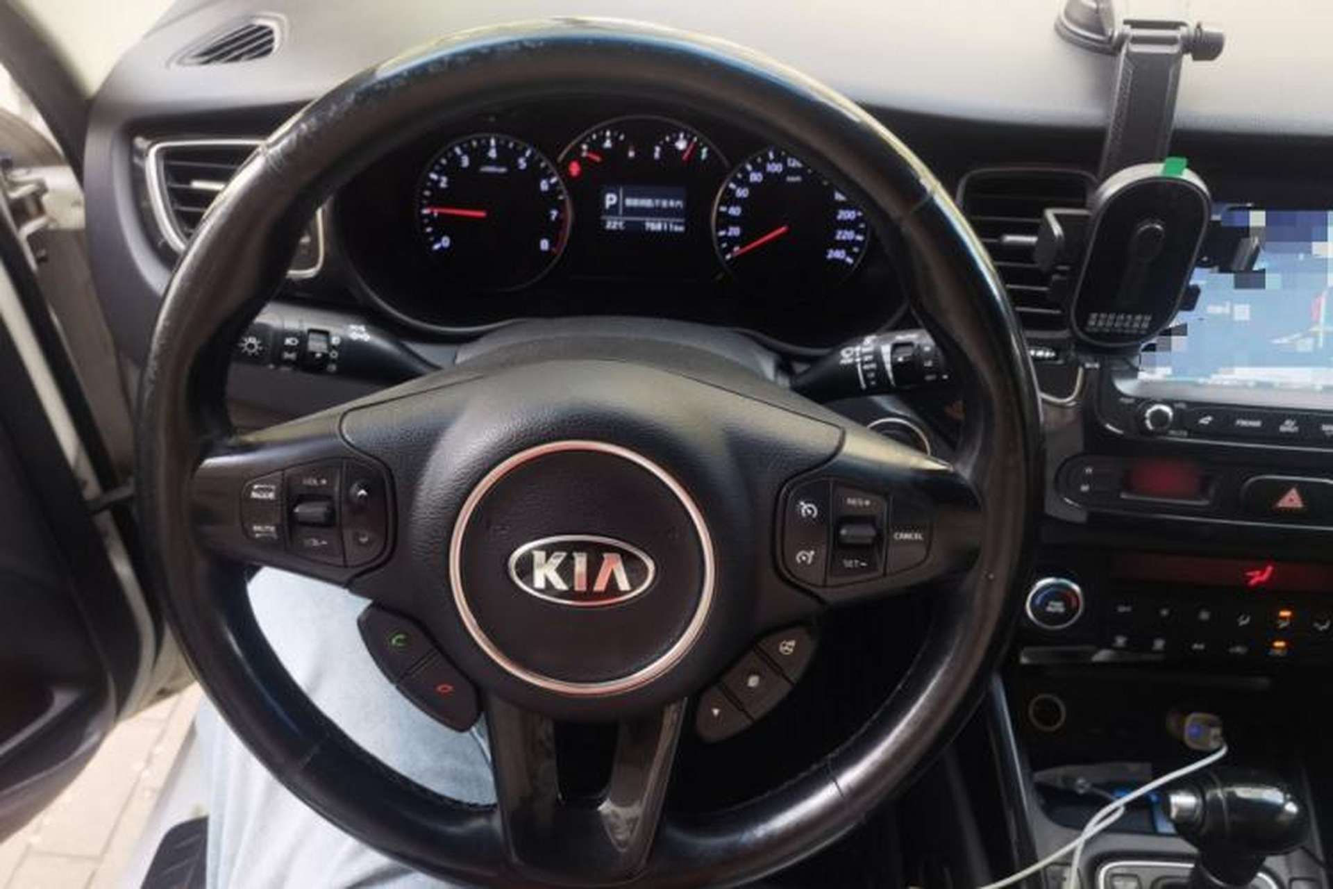 Used Kia Carens 2013 2.0L 7-Seater Automatic Luxury Version China V Standard Steering Wheel
