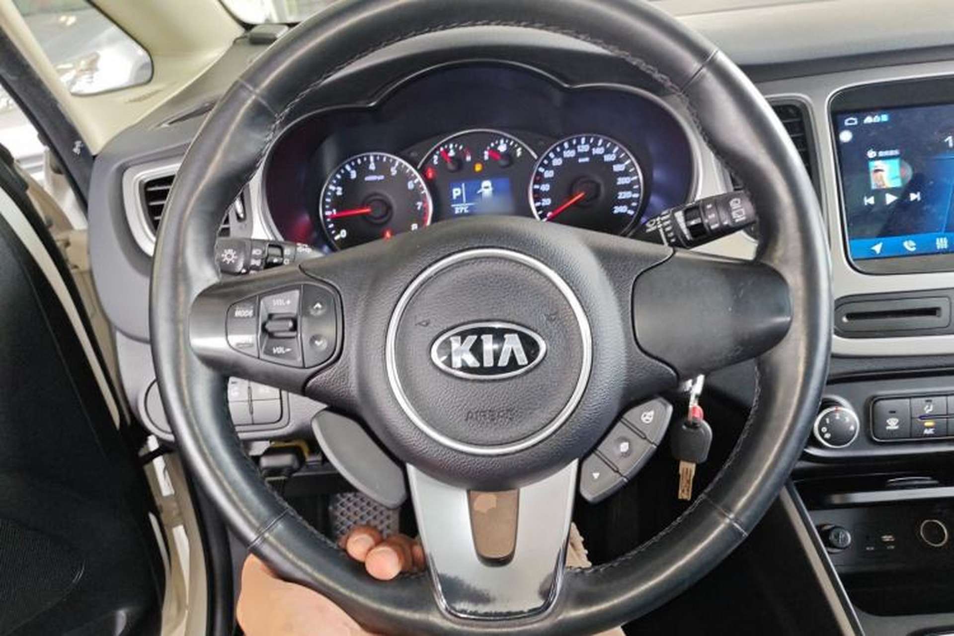 Used Kia Carens 2013 2.0L 7-Seater Automatic Standard Version China IV Standard Steering Wheel
