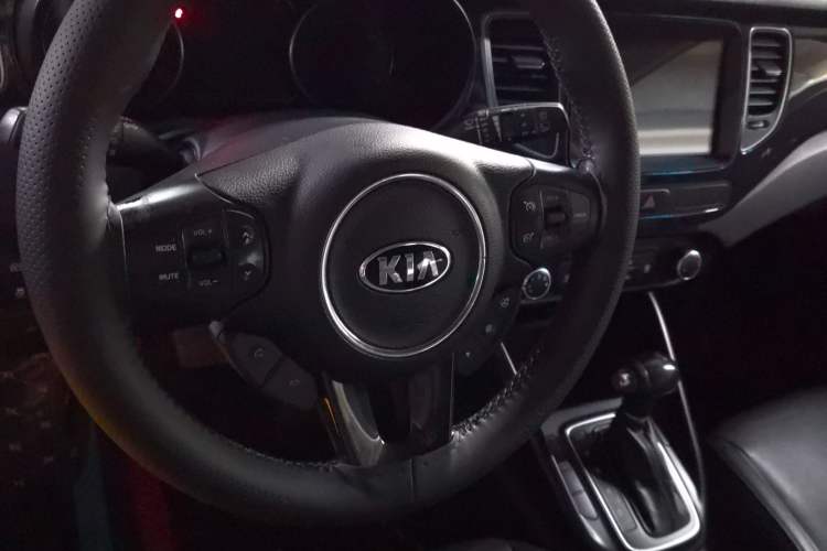 Used Kia Carens 2013 2.0L 7-Seater Automatic Comfort Edition China IV Standard Steering Wheel