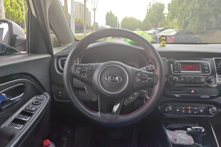 Used Kia Carens 2013 2.0L 7-Seater Automatic Comfort Edition China V Standard Steering Wheel