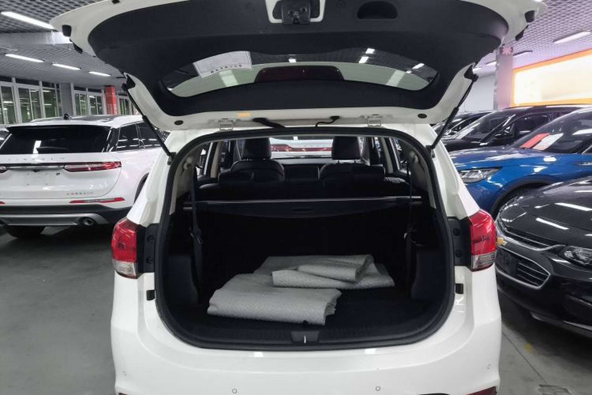 Used Kia Carens 2013 2.0L 7-Seater Automatic Comfort Edition China V Standard Trunk