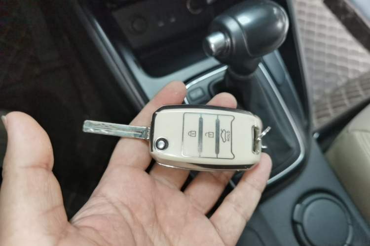 Used Kia Carens 2013 2.0L 7-Seater Automatic Standard Version China IV Standard Vehicle Key