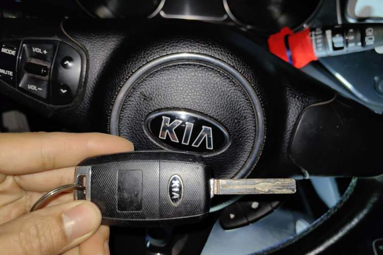 Used Kia Carens 2013 2.0L 5-Seater Automatic Comfort Version China IV Standard Vehicle Key