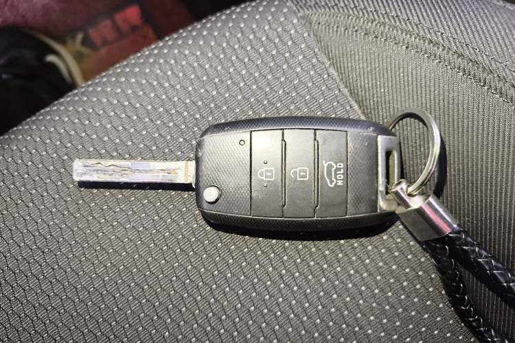 Used Kia Carens 2013 2.0L 7-Seater Automatic Standard Version China IV Standard Vehicle Key
