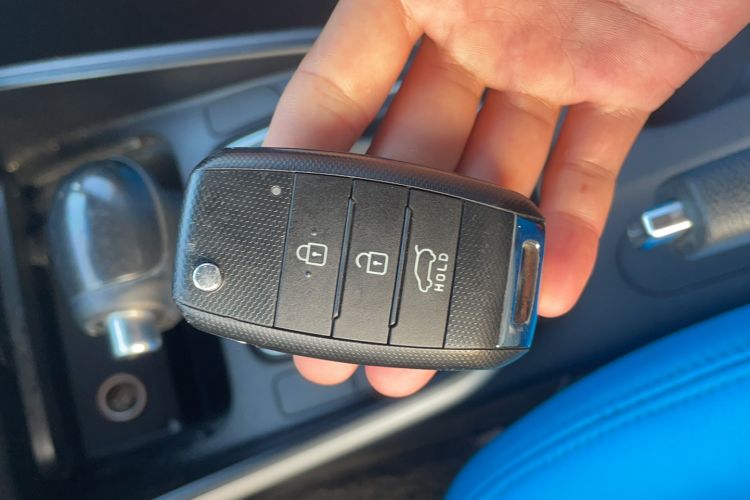 Used Kia Carens 2013 2.0L 7-Seater Automatic Standard Version China V Standard Vehicle Key