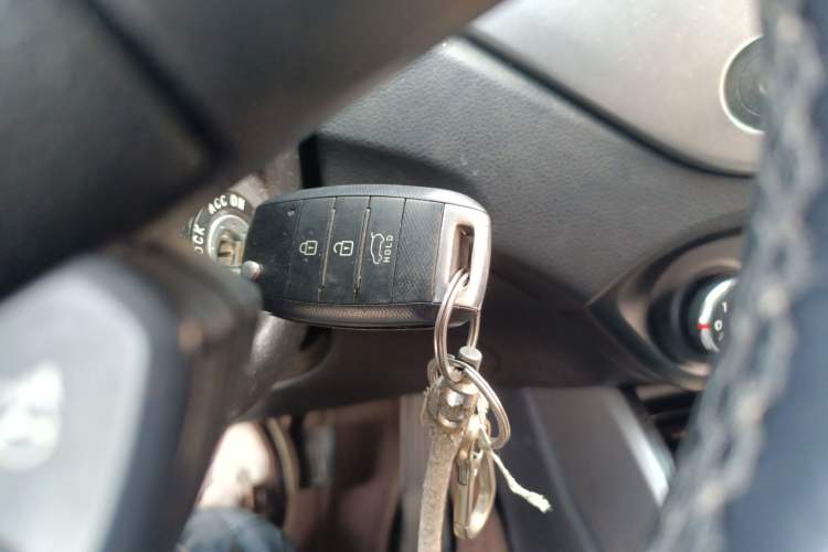 Used Kia Carens 2013 2.0L 5-Seater Automatic Standard Version China IV Standard Vehicle Key