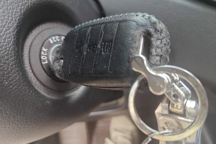 Used Kia Carens 2013 2.0L 7-Seater Automatic Comfort Edition China V Standard Vehicle Key