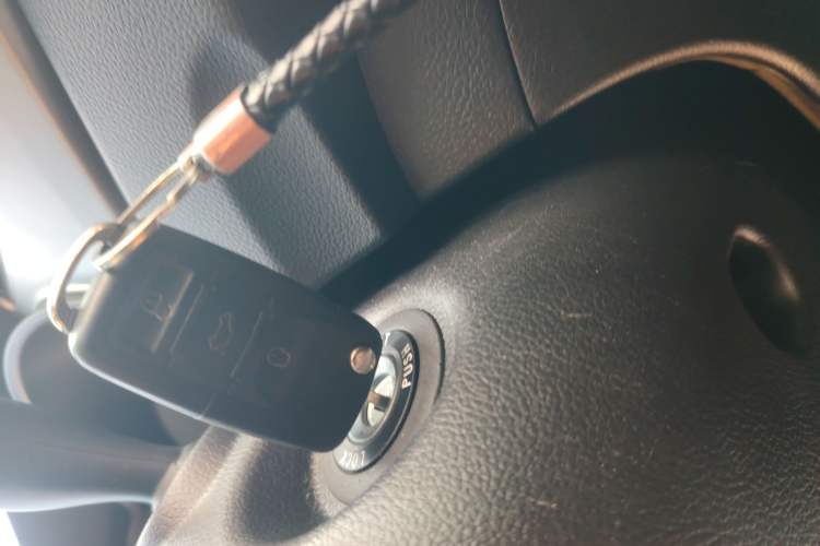 Used Kia Carens 2013 2.0L 5-Seater Automatic Standard Version China IV Standard Vehicle Key