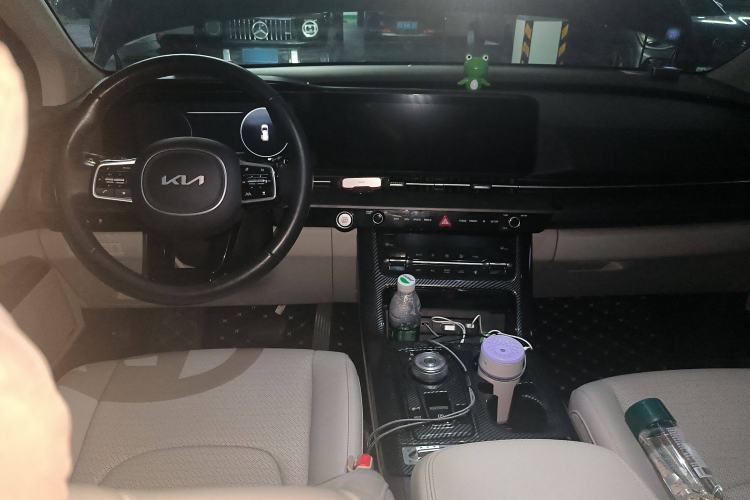 Used Kia Carnival 2021 2.0T Flagship Edition Center Console