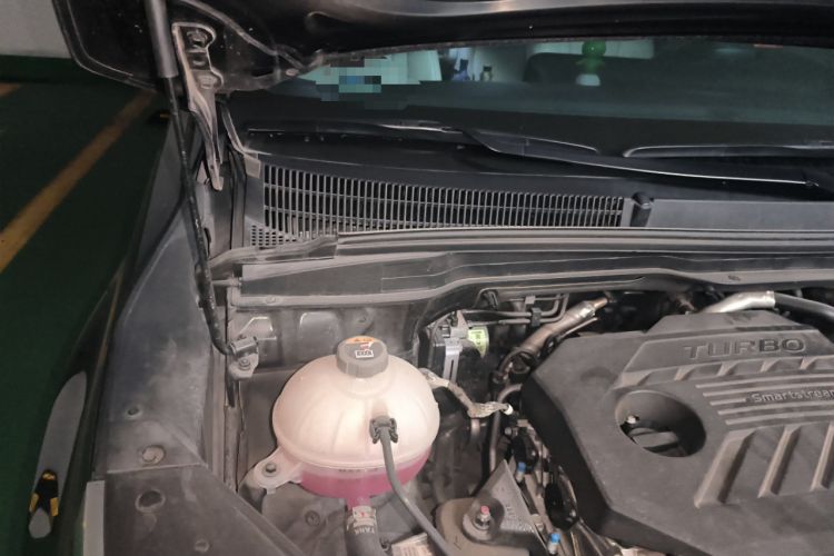 Used Kia Carnival 2021 2.0T Flagship Edition Engine Bay Right