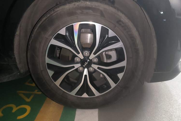 Used Kia Carnival 2021 2.0T Flagship Edition Right Front Wheel Hub