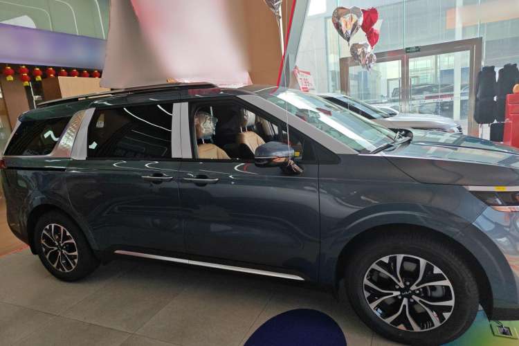 Used Kia Carnival 2021 2.0T Luxury Edition Exterior 2
