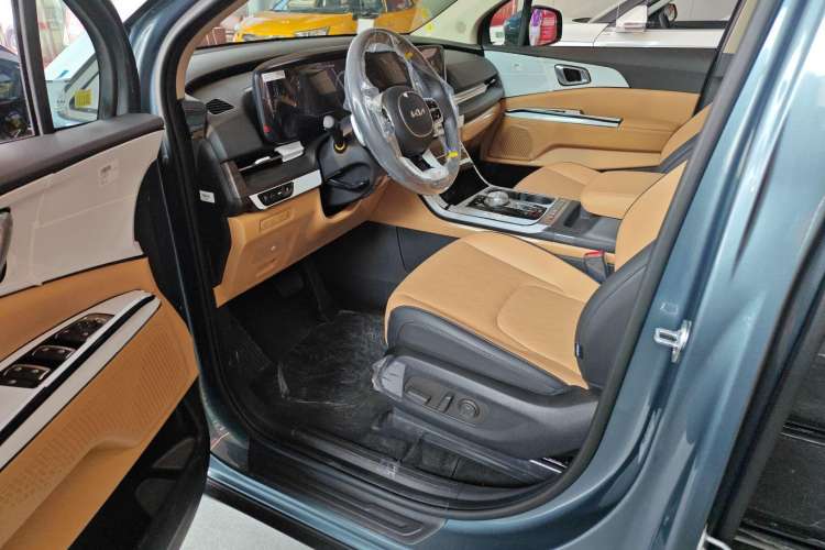 Used Kia Carnival 2021 2.0T Luxury Edition Interior 2