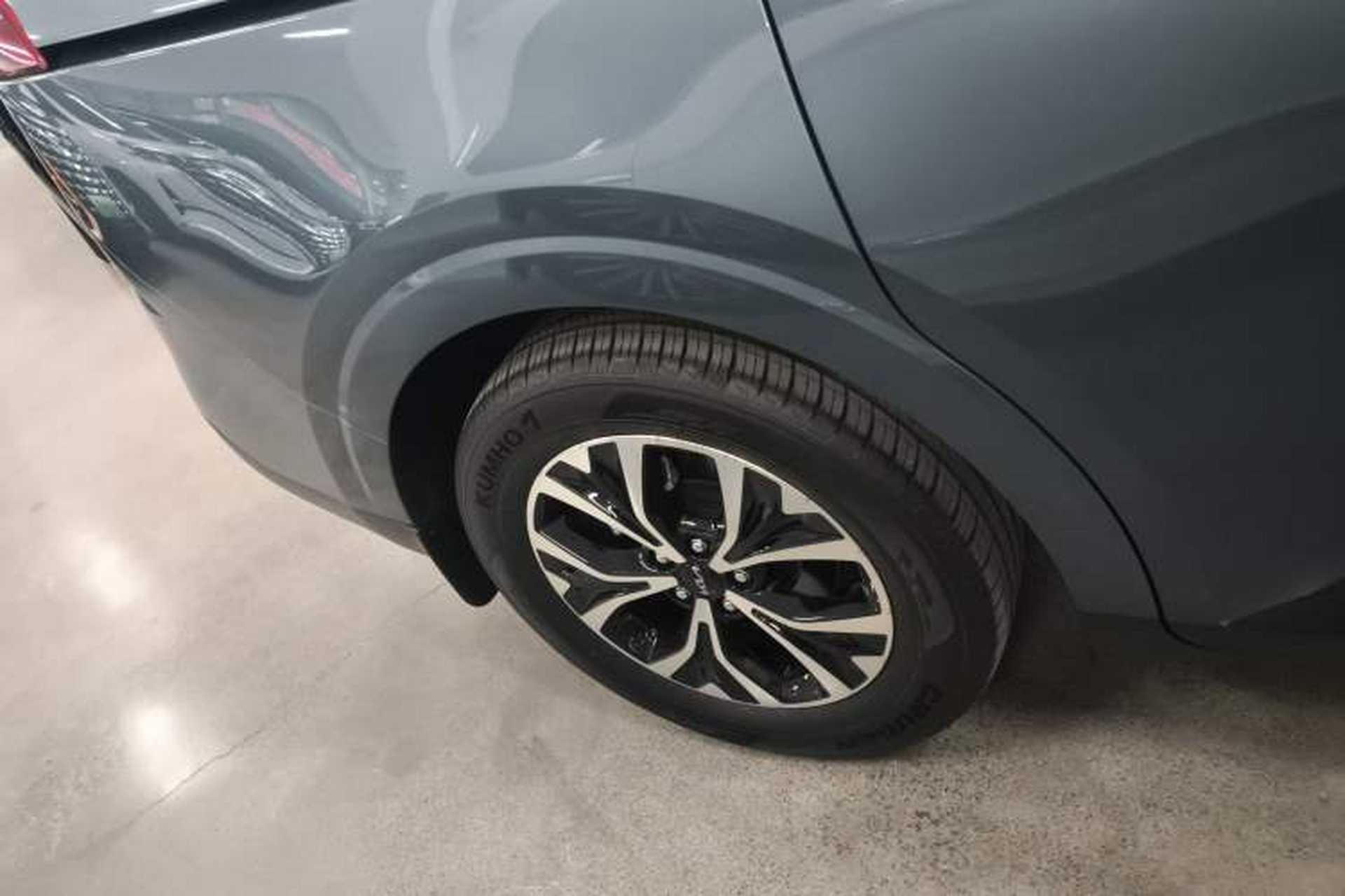 Used Kia Carnival 2021 2.0T Flagship Edition Right Rear Wheel Hub
