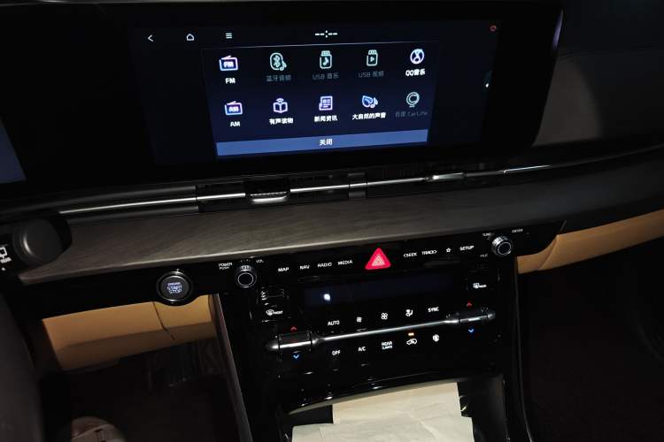 Used Kia Carnival 2021 2.0T Flagship Edition Audio And AC Panel