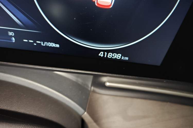 Used Kia Carnival 2021 2.0T Flagship Edition Odometer Close Up