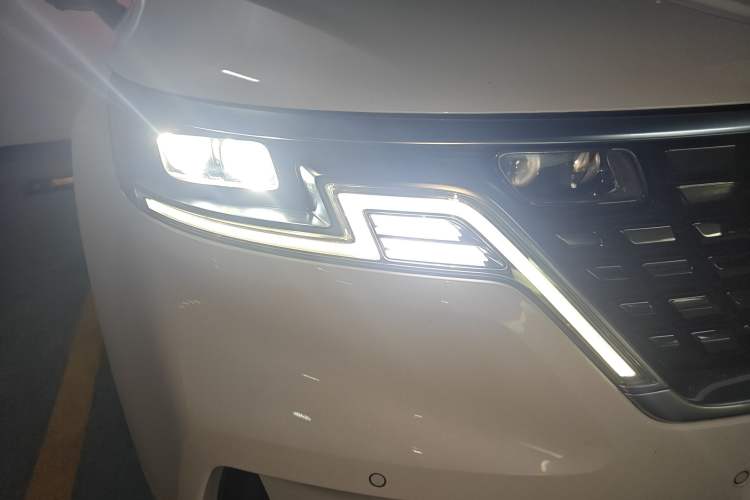 Used Kia Carnival 2021 2.0T Flagship Edition Right Front Headlight