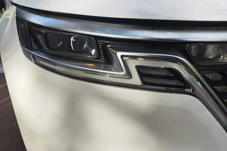 Used Kia Carnival 2021 2.0T Flagship Edition Right Front Headlight