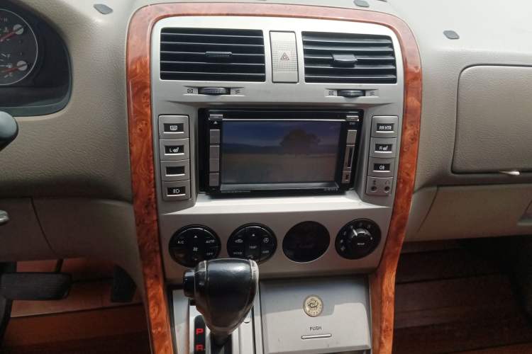Used Kia Carnival 2006 2.7L GLS-2 Audio And AC Panel