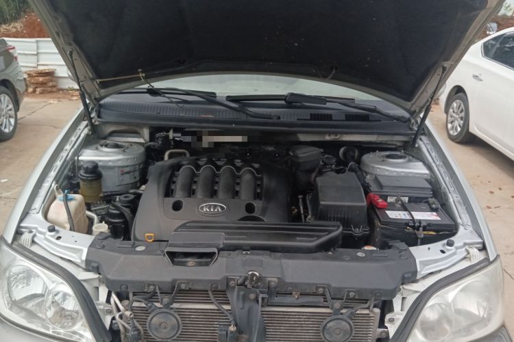 Used Kia Carnival 2006 2.7L GLS-2 Engine Bay