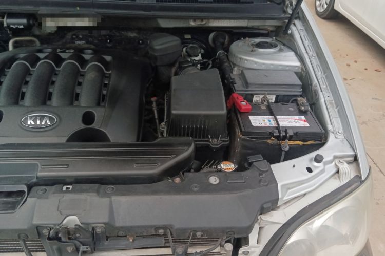 Used Kia Carnival 2006 2.7L GLS-2 Engine Bay Left
