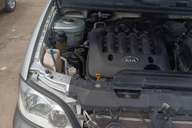 Used Kia Carnival 2006 2.7L GLS-2 Engine Bay Right