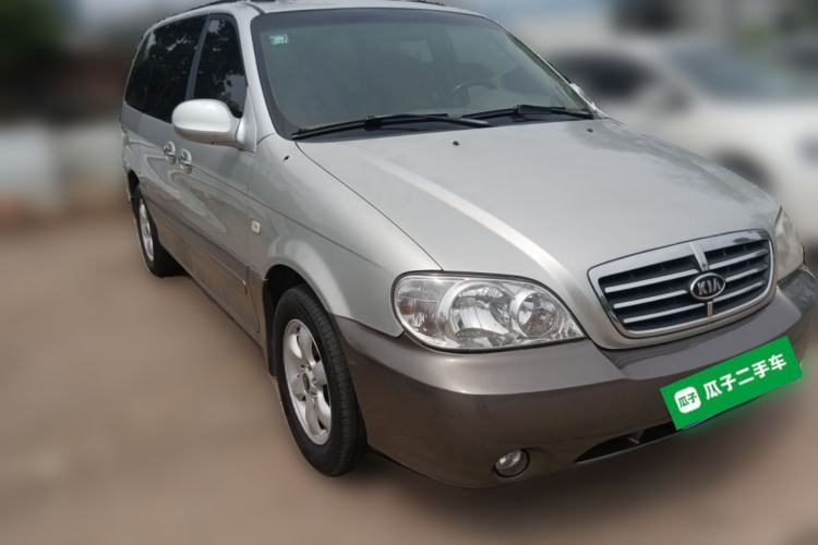Used Kia Carnival 2006 2.7L GLS-2 Front Right 45 Deg