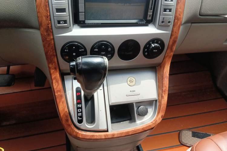 Used Kia Carnival 2006 2.7L GLS-2 Gear Lever