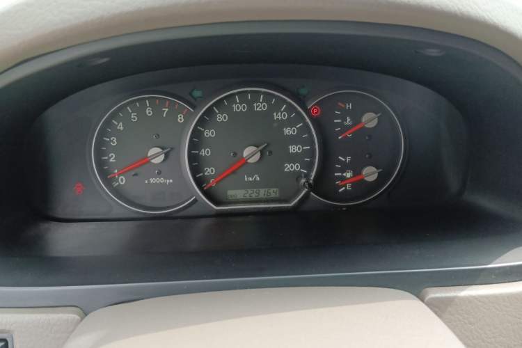 Used Kia Carnival 2006 2.7L GLS-2 Instrument Cluster