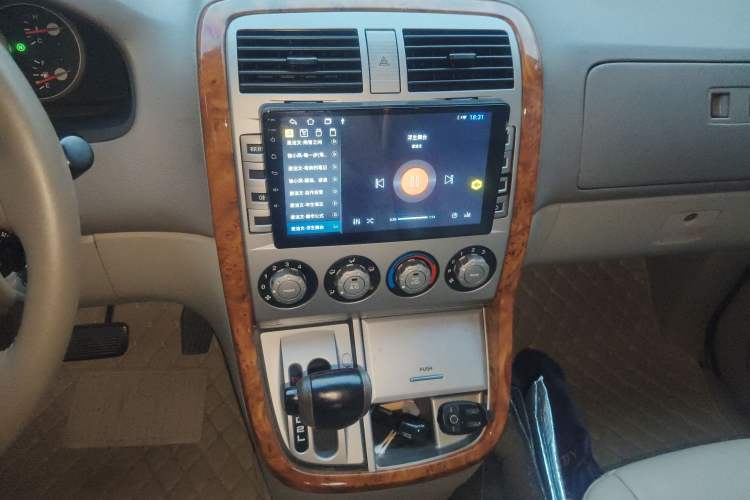 Used Kia Carnival 2006 2.7L GLS-1 Audio And AC Panel
