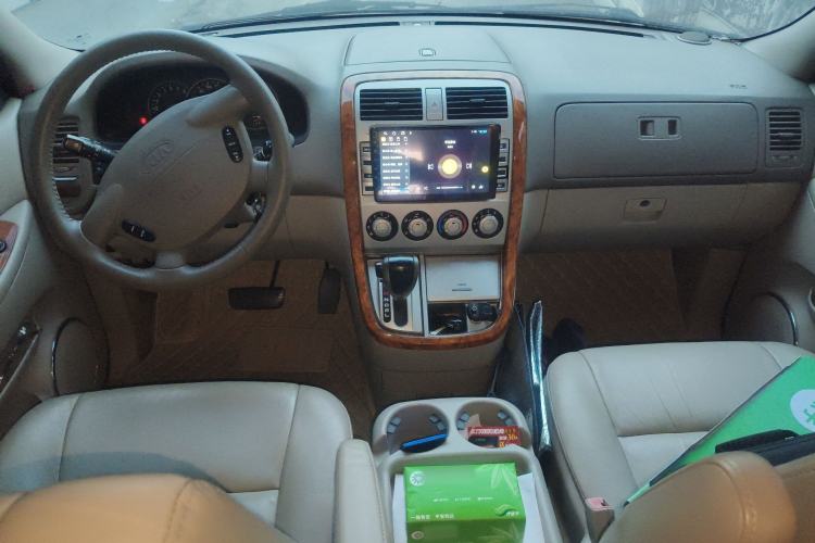 Used Kia Carnival 2006 2.7L GLS-1 Center Console