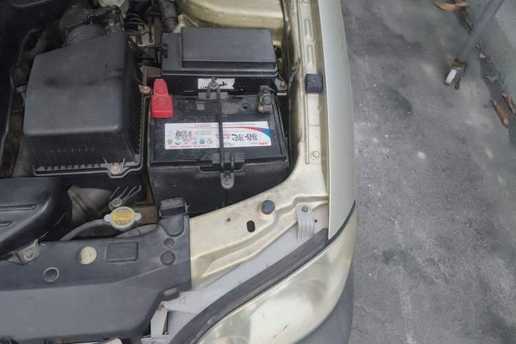Used Kia Carnival 2006 2.7L GLS-1 Engine Bay Left