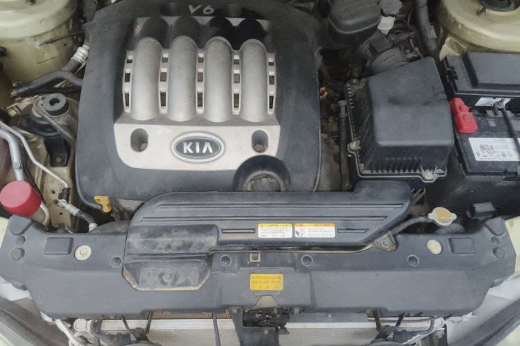 Used Kia Carnival 2006 2.7L GLS-1 Engine Bay