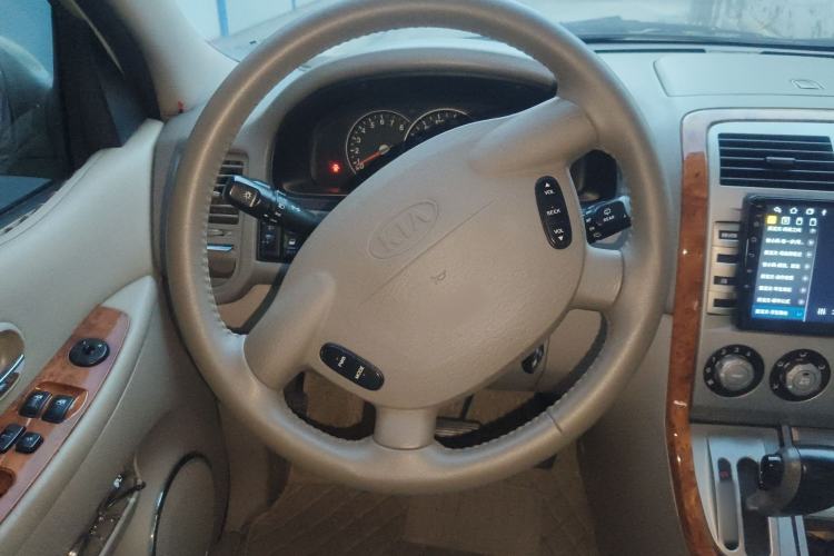 Used Kia Carnival 2006 2.7L GLS-1 Steering Wheel
