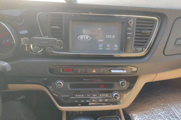 Used Kia Carnival 2015 2.2T Luxury Edition China IV Audio And AC Panel