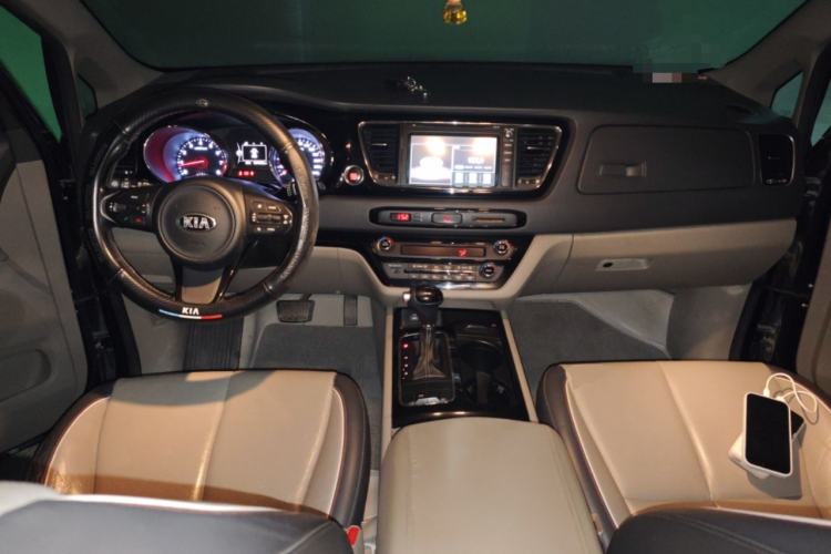 Used Kia Carnival 2015 3.3 GDI Luxury Edition China IV Standard Center Console