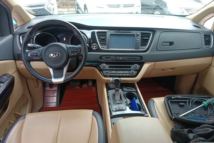 Used Kia Carnival 2015 3.3 GDI Flagship Version China V Standard Center Console