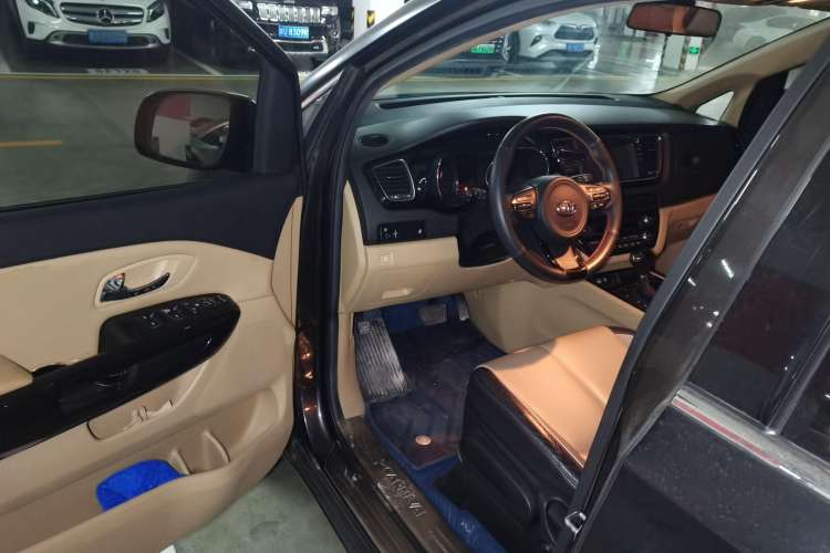 Used Kia Carnival 2015 3.3 GDI Luxury Edition China IV Standard Driver Seat